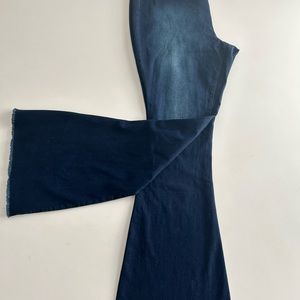 Bell bottom high waist jean by Fashion Nova. Stretch denim size 14. Inseam 34”